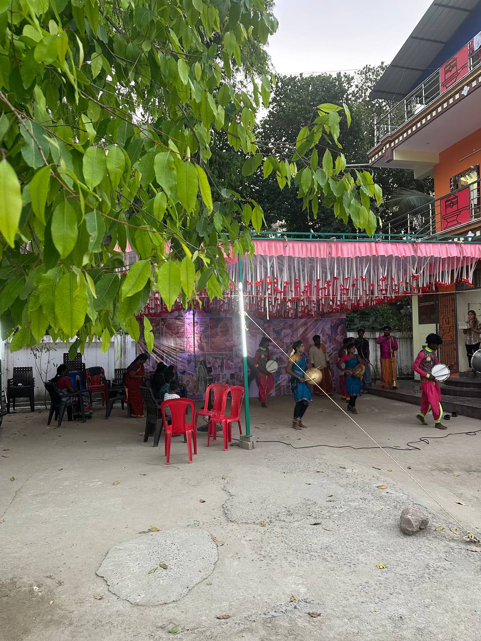 Картинка вверху экрана